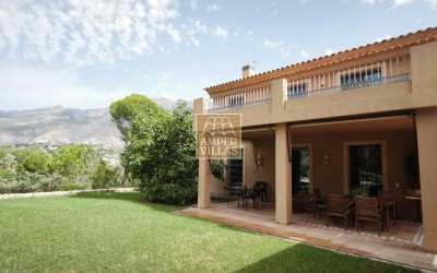 Великолепный загородный дом в нескольких минутах ходьбы от центра Альтеа-ла-Велья